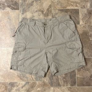 EUC Men’s Columbia Omni-Wick cargo shorts